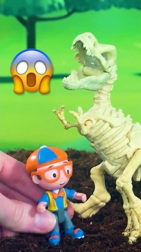 🦖 Blippi BUILDS a Dinosaur out of BONES🦴?! #shorts