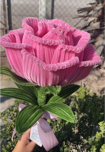 Cómo hacer flores de limpiapipas: Tutorial de rosa gigante