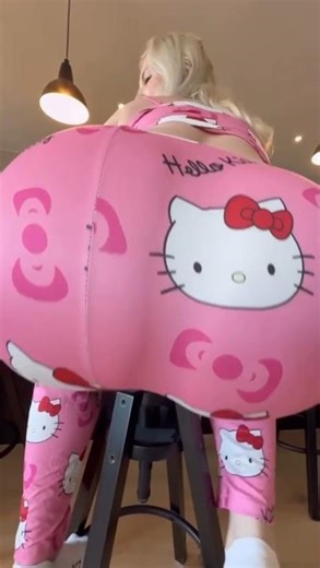 HELLO KITTY FARTING