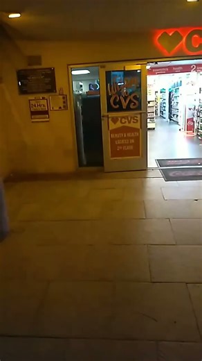 A Guy Tells Me I Look Like Tommy Vercetti During a Live at the Scarface Hotel in Miami #vicecity