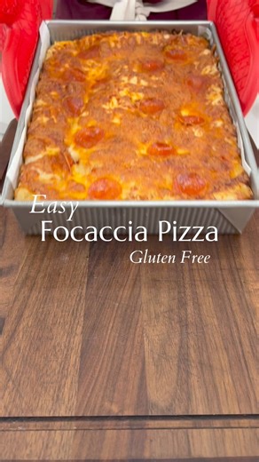 Easy Focaccia Pizza. Comment “pizza” and I’ll DM you the recipe #focaccia #pizza #homemadefocaccia #homemadebread #easyrecipe #dinnerideas | The Salty Cooker