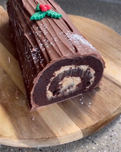 With white chocolate and hazelnut 🤤🍫 | FOODbible