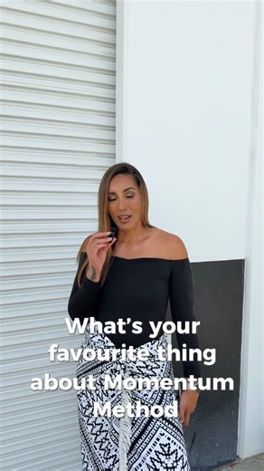 Imogen | Online Transformation Coach | BIKINI PRO on Instagram: "A glimpse into what @momentum_method_ team shoots are all about 💙 My amazing girl @m_i_l_l_i_e__m_i_l_l_e_r she is one of my day one clients 🥹🥹 Our community is everything"