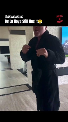 Oscar De La Hoya still has it👀😅