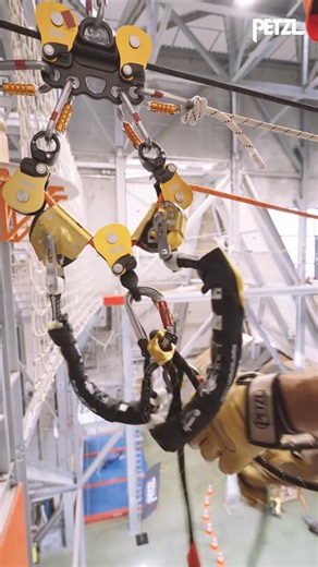 132K views · 1.9K reactions |  Sistema REEVE com redundância em corda única! O uso do ASAP LOCK com o ASAP’SORBER AXESS garante segurança extra durante operações de descida ou içamento, em um sistema REEVE, atuando como backup em caso de perda de controle ou falha da corda.  Dica: usar protetores de corda rígidos na polia inferior melhora o conforto e a eficiência, evitando interferências entre os dispositivos. #petzl #spelaion #fy #reels | Spelaion Brasil | Facebook