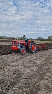 Massey Ferguson 185 working a five furrow kverneland plougj on some tough ground last spring #agriculture #FarmMachinery #agriculturalengineering #farming #AgriculturalMachinery #tractor #classictractor #masseyferguson #ploughing | Four Wheels Photography