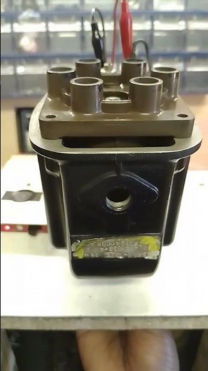 Testing the opening and clossing of the Bendix magneto contact points