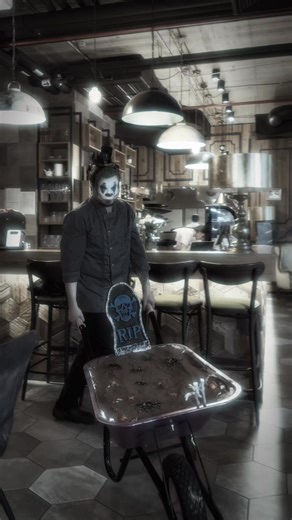 👻 HALLOWEEN ALL YOU CAN EAT & DRINK v ĽUCA! 🎃 31.10 & 01.11 – dva večery plné chutí, hudby a strašidelne dobrej nálady! 🍕 Neobmedzená pizza & pasta 🍸 Aperol alebo Hugo koktaily 🍰 A ako vždy – fúrik tiramisu pre všetkých hostí! 💶 Cenník: Dospelý – 30 € (neobmedzené Aperol & Hugo) Dieťa (3–11 r.) – 15 € (neobmedzené limonády) Dospelý / dieťa po 11 r. bez nápojov – 22 € / 10 € Pre deti 11–18 r. – 5 € za neobmedzené limonády Deti do 3 rokov zdarma 👶 🕕 Začíname o 18:30 📍 ĽUCA – Bratislava | 