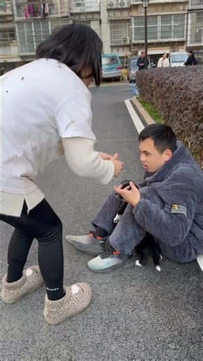 She helped it #dog #doglovers #dogvideo #dogbark #puppy #foryou #positivity