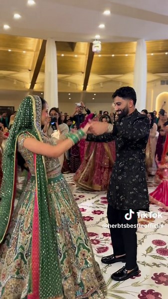 Replying to @Abeera2024 part 2 of this iconic entrance❤️‍🔥❤️‍🔥 #wedding #pakistani #mehndi #pakistan #entrance #lit #dance #shaadi #pakistaniwedding