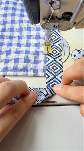 Genius Sewing Machine Hack for Beautiful Edges ✨#HowToSew #Crafting #SewingMachine #TextileDesign