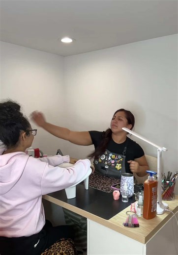 Pulling up to your nail appt with AI inspo is crazyyyy 😂 📍Brentwood NY | IG: Bshouseofnailz #ai #viral #dnd #nailtok #fyp #skit