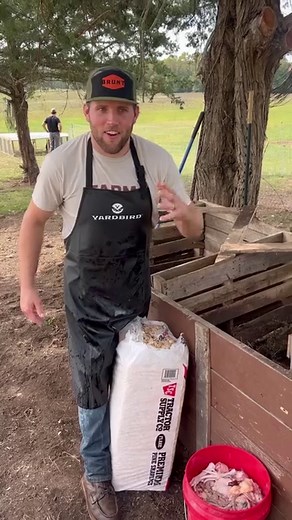 34K views · 547 reactions | How to compost chicken guts #chickenbutchering #composting #butcheringchickens #homestead #homesteading #farmstead #farmlife #homesteadinglife #composting #compost #circleoflife #pastureraised #pasturedpoultry | Tanner Farmstead | Facebook