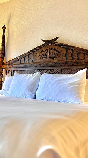 Hakuna Matata — it means book a trip to Disney 😉 Here are The Lion King details in our one bedroom at Kidani at Disney’s Animal Kingdom Lodge.🦁 If you love The Lion King, Disney’s Animal Kingdom Lodge is a MUST stay. 🐾 Comment “Dave” or “DVC” and we will send you our guide on how to rent DVC points for LESS! 👇 #sponsored #disneyresort #disneyvacation #disneyhotel #disneyvacationclub #disneysanimalkingdomlodge #kidanivillage #disneytrip #disneyplanning #disneyworld #waltdisneyworld #waltdisne