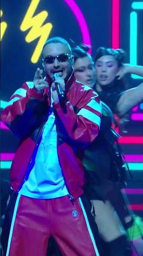 Throwing it back to J Balvin performing Zun Zun at the 2025 VMAs. We can't wait for this years show!