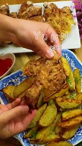 Un deliciu de PUI in crusta crocanta la cuptor, serviti cu cartofi copti cu parmezan si marar. O mancare sanatoasa si foarte gustoasa.🥰 | Yummy.Expert