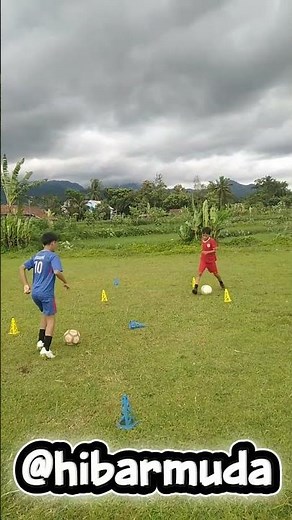 latihan dribble bola 🔥#aliza #viral #trending #football