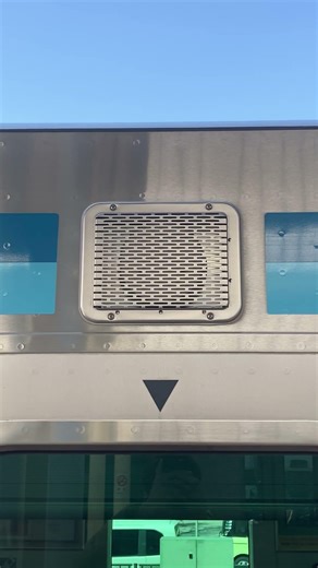 今や激レアとなってしまったGota del Vientが相模線の車外スピーカーから流れるシーン