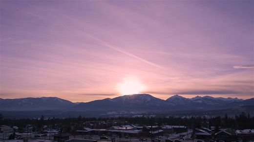 The mountains are calling... Calm, cozy and waiting to be discovered. Experience the magic of Radium in December 👇 🎥 : Whitetooth Media | Tourism Radium Hot Springs