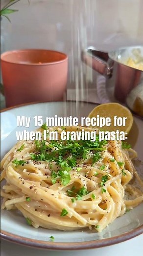 15 minutes, 1 pot and a whole lot of deliciousness in this EASY Lemon Pasta!