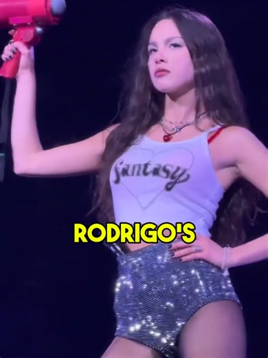 Coolest Microphones Used by Singers on Stage