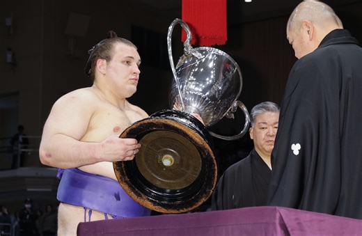 Ukraine-born sumo wrestler Aonishiki is the first from his country to win a top championship