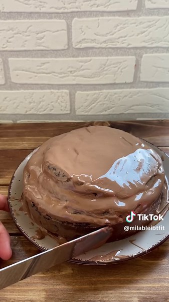 Leckerer Sprudelkuchen - Einfaches Rezept mit Schokolade und Haselnüssen