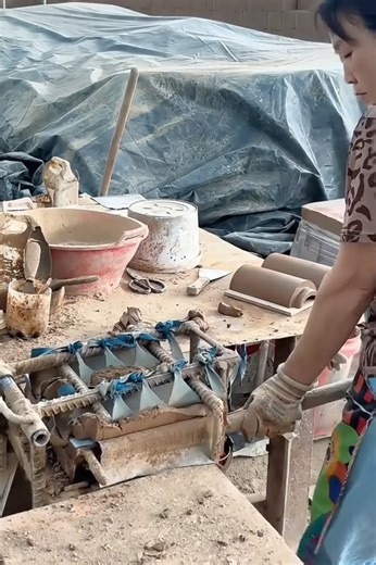 🧱✨ The Timeless Craft of Handmade Clay Tiles 🎥🌿 #handmadeclaytiles #claycraft #timelesscraft #artisanwork #ceramicart | Creative Inspiration For You