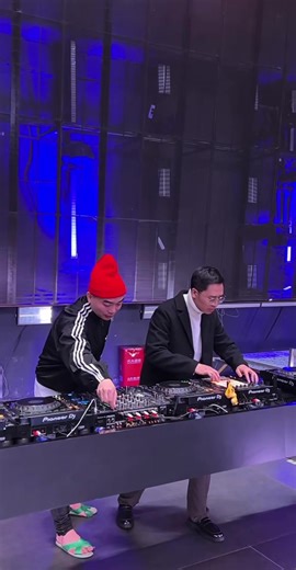 Innovative 3D Effect Design for Nightclubs