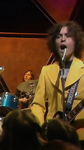 Start the weekend right, T.Rex’s “The Soul Of My Suit” video from Top Of The Pops is now live on their YouTube channel in newly restored HD: https://youtu.be/-EL8GSTEn90?si=rnlSeDRpPyQ_7ngd | T.Rex