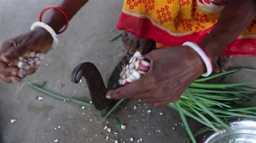 Snake head fish 🐟 Curry 🍛 and cauliflower with onion leaves cooking and eating by our grandmaa #village #traditional #style #cooking #recipe #old #couples #cookingvideo #videos #viralvideoシ #viralpost2025 #bonus #adsonreels #goviral #HomeCooking #reelsviralシ #recipeoftheday | Reshmika Singh