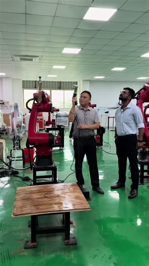 Revolutionary Programming-Free Spraying Robot for Efficient Manufacturing