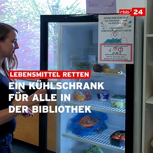 42K views · 342 reactions | Wieso steht ein Kühlschrank in der Heinrich-Böll-Bibliothek in Berlin-Pankow? Er soll helfen, Essen zu retten. Der Kühlschrank ist Teil eines Pilotprojekts der Verbraucherzentrale Berlin. Kleine Korrektur: Anders, als im Video behauptet wird, bekommt nicht jedes Produkt eine ID, sondern jede:r Spender:in muss sich bei Abgabe registrieren und bekommt dann eine ID. | rbb24 | Facebook