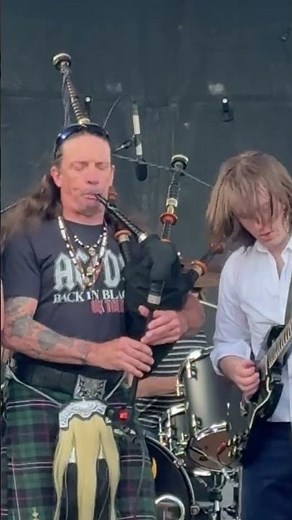 Long Way to the Top TNT Chicago #livemusic #bagpipemusic #acdccover #tnt-chicago