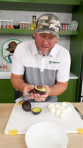 The EASIEST Way to Remove an Avocado Pit 👀🥑