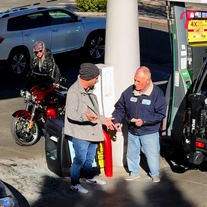 Biker woman defends elderly man (For entertainment purposes only. Consult professionals if guidance on activities is presented. No brand affiliation is implied if any are shown. If inspired by true events, creative adaptations may be included. Content may include public footage.) | Fabiosa Life Stories