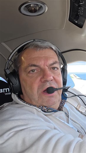 Rico Pilot on Instagram: "Survoler le plus grand lac de France en avion… puis s’y poser, en immersion totale Du décollage jusqu’à l’approche finale, je t’embarque dans le cockpit, avec les vraies annonces radio, la gestion de la vitesse, l’interception de l’axe et la prise de décision jusqu’au toucher des roues. C’est un vol réel, sans filtre, pour te montrer ce que vit un pilote quand il arrive au bord d’un lac aussi mythique. La vidéo complète est dispo sur YouTube ! #aviation #pilotage #cockp