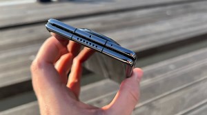 HUAWEI Mate X6: Difuzoarele stereo îți vor satisface pretențiile audio fără probleme