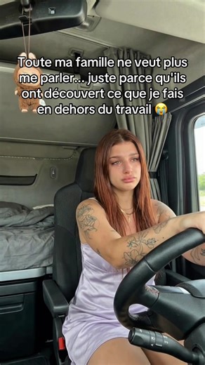 J’ai 19 ans… je suis une fille routière.. 🙃 Je pensais qu’ils ne le sauraient jamais… je pensais que c’était impossible qu’ils le découvrent. Mais papa ne répond plus depuis des semaines. Pas un message. Pas un appel. Juste ce même silence qui fait de plus en plus mal chaque jour… Je me répète que ce n’est rien, que je suis grande, que ce n’est pas si grave. Mais les murs, eux, se souviennent. Des jours où maman me posait un bol de soupe chaude après une longue route, où on riait tous ensemble 