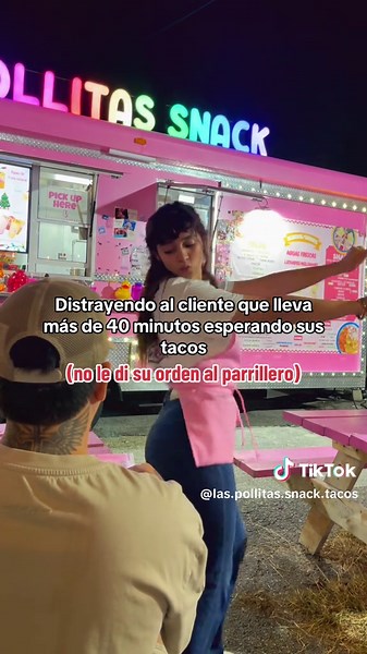 técnica que no falla🤣🕺📍 711 W HILDEBRAND 78212 #satx210❤️❤️ #laspollitassnackntacos #foodtruck #sanantoniotx #satx210