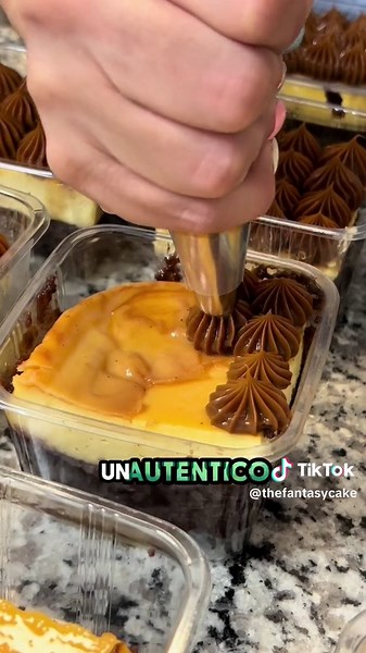 Pastel imposible! 🍰De imposible nada!!, es súper fácil de hacer y es muy delicioso! 🕰️Tiempo atrás, cuando los chefs se vieron en este reto e inventaron este delicioso postre fusionando el suave flan y el delicioso pastel de chocolate crearon una combinación única y muy interesante, ya que al verter el flan y la mezcla del pastel de chocolate en el molde, al principio pareciera que el pastel va a quedar arriba y el flan debajo, pero increíblemente durante la cocción estos se invierten y termin