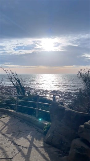 Cop a load of that autumnal sea view 🍂🌊 Visit Ramsgate and join us for the ultimate glass of wine and an unbelievable grilled cheese toastie 🥪🧀🍷 Hours Wednesday 4—9 Thursday 4—9 Friday 3—11 Saturday 2—11 Sunday 2—8 #Ramsgate #ThanetCoast #VisitThanet #KentCoast #DiscoverKent #LoveRamsgate #RamsgateBeach | Penelope