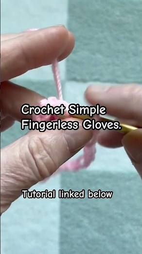 Crochet Tutorial for fingerless gloves. #fingerlessgloves #crochet #videotutorial #diycrochet