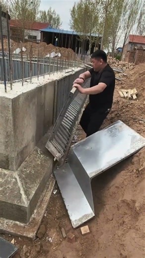 How to Safely Dismantle Heavy Steel Molds