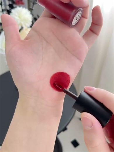 💄 Perfect Red Lipstick Look | Party Ready Bold Lips Tutorial #Shorts