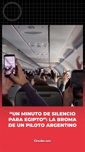 UN DIVERTIDO ANUNCIO TRAS LA CLASIFICACIÓN 😅🛩️ ⭕ Durante un vuelo, los pasajeros se enteraron de que la Selección argentina había clasificado a los cuartos de final del Mundial 👀 ⭕ En la cabina del avión también seguían con el resultado, pero no lo anunciaron de una forma tradicional 😅 ⭕ El capitán tomó el micrófono y sorprendió a todos con el anuncio: “Estimados pasajeros, quiero pedirles un minuto de silencio para Egipto, que está muerto”, dijo por los altoparlantes 🫣 📹: @callmezafira #m