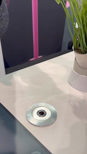 2M views · 10K reactions | Would You Want A QUICK Connect Faucet? #faucet #kitchenfaucet #kitchendesign #KBIS #TradeShow | BYOT | Facebook