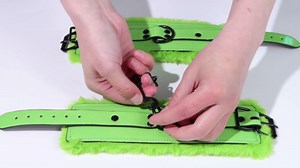 Green Leather Plush Handcuffs with Metal Chain Soft Fuzzy Lining Wrist Cuffs Bondage Restraints for Women Couples