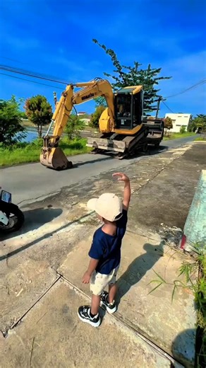 𝙿𝚃. 𝙹𝙰𝚅𝙰 𝙼𝙴𝙶𝙰 𝙺𝙾𝙽𝚂𝚃𝚁𝚄𝙺𝚂𝙸 on Instagram: "PT. Java Mega Konstruksi Layanan sewa alat berat untuk kebutuhan proyek konstruksi anda. #fyp #alatberat #fyppage #trendingreels #lewatberanda"