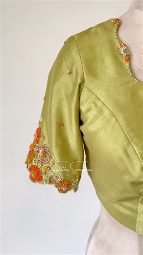 Sukitha Saravanan | Designer store on Instagram: "@sukitha.saravanan 💕stunning green silk blouse exudes sheer elegance. The intricate aariwork along the delicate scallop work, enhances its overall charm.✨ For orders and customisation DM @sukitha.saravanan #aariworkblouses #silkblouses #aariworkideas #botiquesinkarur #pinkblouse #uniquecollar #greenblouse💚 #bridalblousedesigns #bridalblouses"